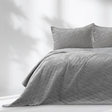 Svetlosivý zamatový prešívaný pléd 220x240 cm Laila – Restilo