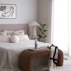 Atypický luxusný puf Fitilli z plyšovej látky 106 x 46 cm, hnedá