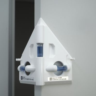 Japonská rohová vodováha SHINWA s magnetom a stupnicou