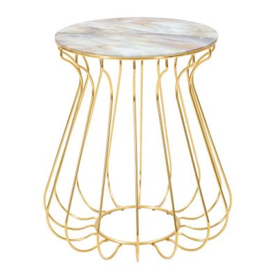 Estila Art deco okrúhly kovový zlatý mramorový konferenčný stolík Naris s atypickou nohou a vrchnou fialovou doskou 52 cm