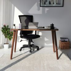 Pracovný stôl Timberline zo 100% borovicového masívu a tvrdeného skla 110 x 60 cm