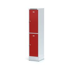 Šatníková skrinka na sokli s úložnými boxami, 2 boxy, 1920 x 400 x 500 mm, cylindrický zámok, červené dvere
