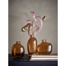 Oranžová sklenená váza (výška 15,5 cm) Tilia – Bloomingville
