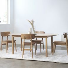 Koňakovohnedá/v prírodnej farbe jedálenská stolička z imitácie kože Livo – Unique Furniture