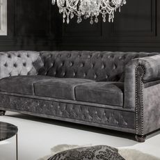 Estila Chesterfield luxusná zamatová trojsedačka Lobella v sivej farbe 205cm