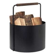 Čierny kovový košík na palivové drevo Blomus Fireplace