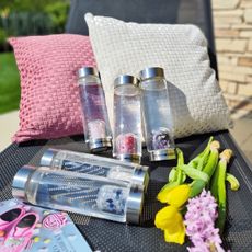 KONDELA Crystal sklenená fľaša s ruženínom 500 ml priehľadná
