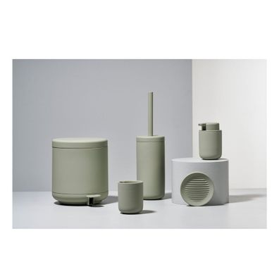 Svetlozelená porcelánová nádobka na mydlo Ume – Zone