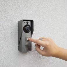 Bezdrôtový videozvonec GoSmart 12V 3xAA IP44 Wi-Fi Tuya so senzorom pohybu