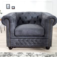 Estila Vintage sivé kreslo Chesterfield Grau s ozdobným prešívaním s okrúhlymi gombíkmi a poťahom s efektom vintage kože 105 cm