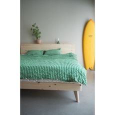 Dvojlôžková posteľ z borovicového dreva s roštom 160x200 cm Retreat – Karup Design