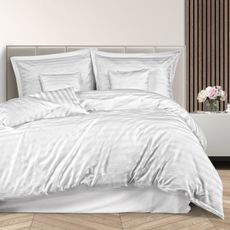BAMBUSOVÉ OBLIEČKY STRIPE WHITE 180X200 CM, 2KS 70X80 CM, 4 KS 40X40 CM BIELE