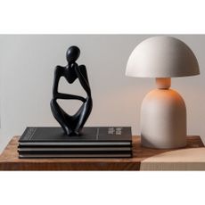 Soška z polyresínu Wondering – PT LIVING