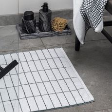 Biela kúpeľňová predložka 50x80 cm Tile Stone - Mette Ditmer Denmark
