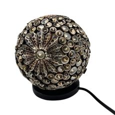 Nočná lampa z morských mušlí tmavá 15cm